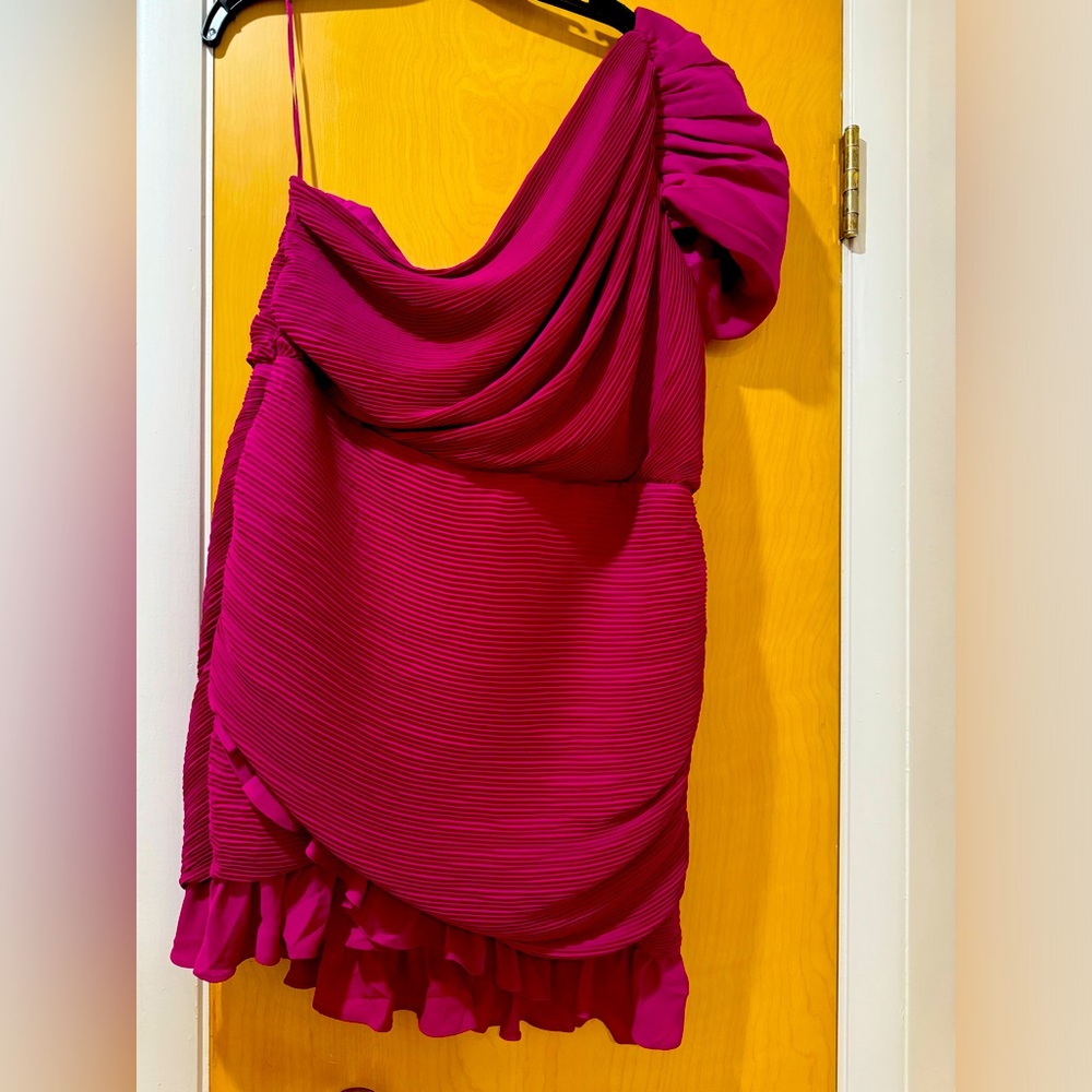 Fuchsia fun cocktail dress!  Perfect for a date, dinner, or birthday party!